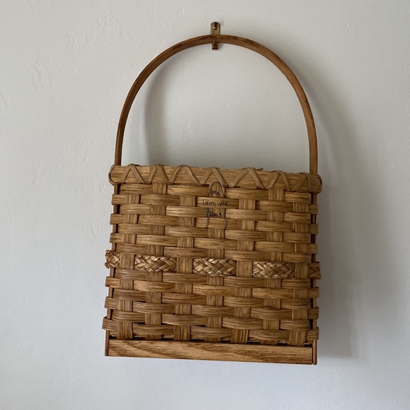 Wall Organizer Key and Letter Basket - Picture 5 of 7